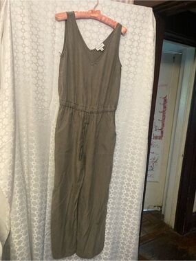 EVEREVE Army Green Wide Leg Jumpsuit (M)